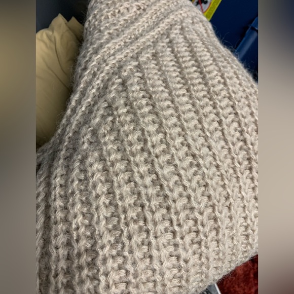 Beautiful NWT M/L. Oversized chunky grandpa sweater, cardigan - Picture 2 of 8